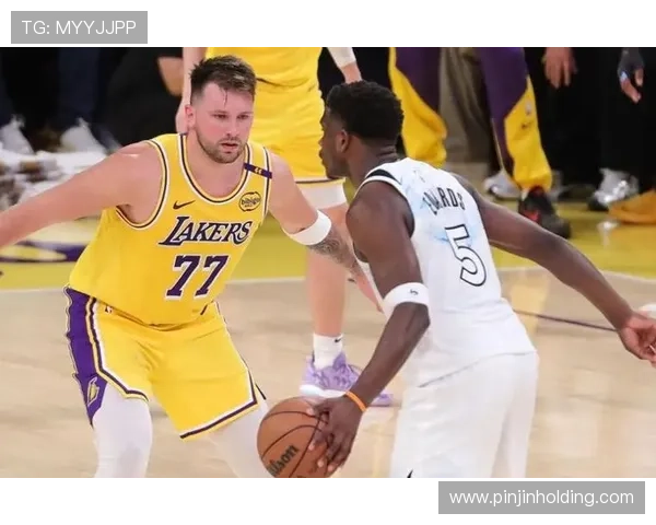 NBA最新动态：詹姆斯领衔湖人力争总冠军勇士迎战快船季后赛激烈角逐