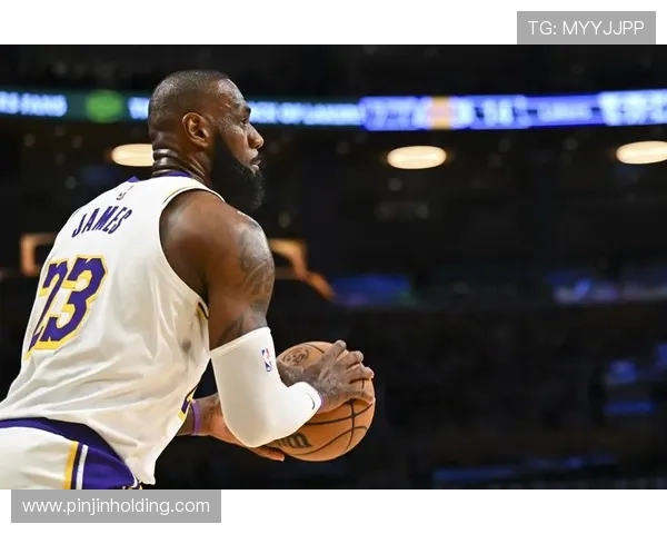 詹姆斯复出带领湖人逆袭勇士 获全场最高分助球队迎来三连胜